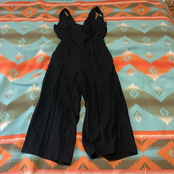 Cropped Jumpsuit with open tie back detail - Picture 1 of 2